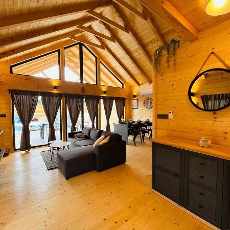 Holiday House Adamo Selno ภายนอก รูปภาพ