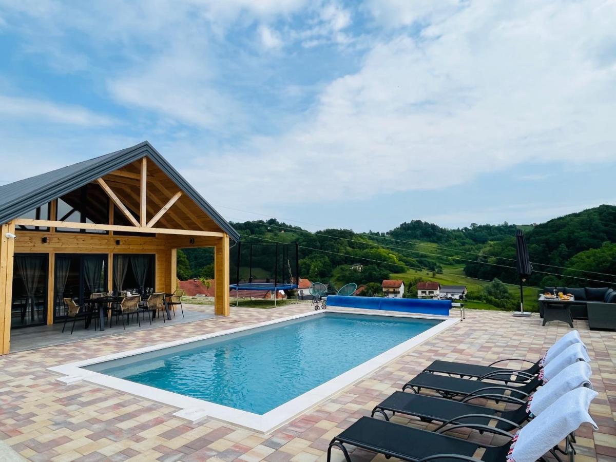 Holiday House Adamo Selno ภายนอก รูปภาพ