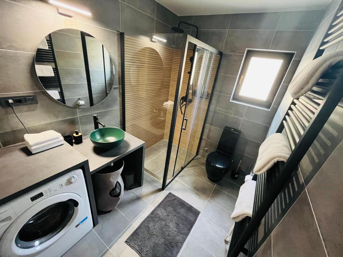 Holiday House Adamo Selno ภายนอก รูปภาพ